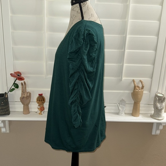 Torrid Super Soft Slub V-Neck Cinched Sleeve Tee Green - Picture 5 of 11